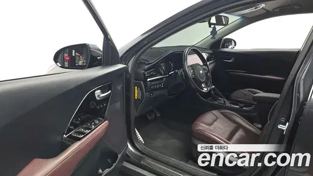 Kia Niro 2019 — Фото 10/20
