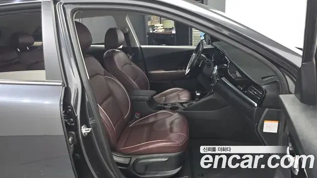 Kia Niro 2019 — Фото 11/20