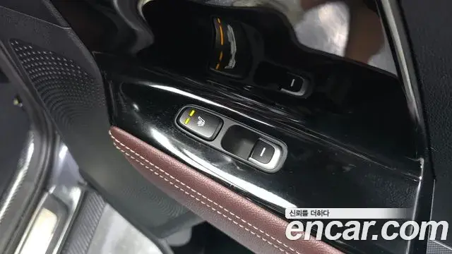 Kia Niro 2019 — Фото 19/20
