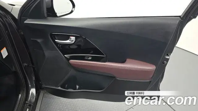 Kia Niro 2019 — ფოტო 11/30