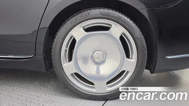 Mercedes-Benz S-Class 2024 — Photo 11/37
