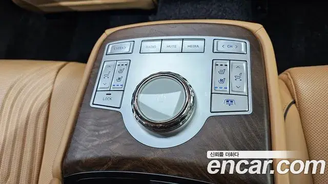 Genesis G80 2023 — Photo 17/30