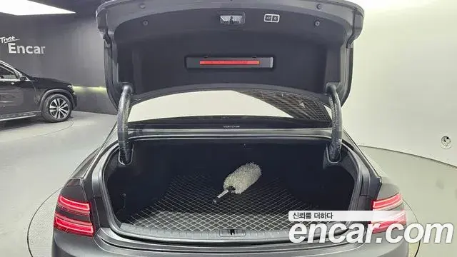 Genesis G80 2023 — Photo 4/30