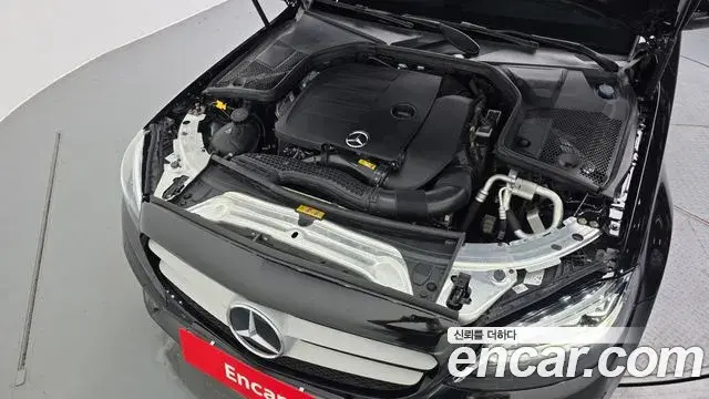 Mercedes-Benz C-Class 2019 — Şəkil 30/31