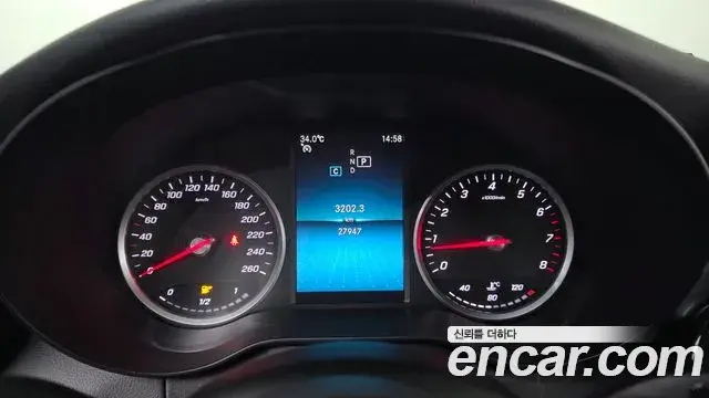 Mercedes-Benz C-Class 2019 — Şəkil 19/31