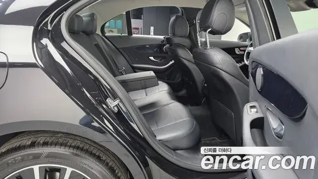 Mercedes-Benz C-Class 2019 — Şəkil 26/31