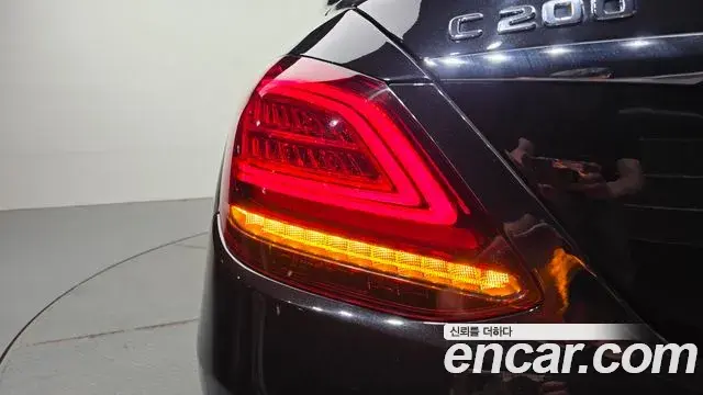 Mercedes-Benz C-Class 2019 — Şəkil 15/31