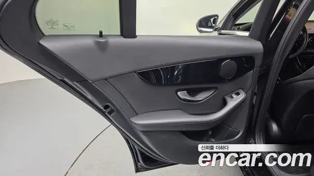 Mercedes-Benz C-Class 2019 — Şəkil 29/31
