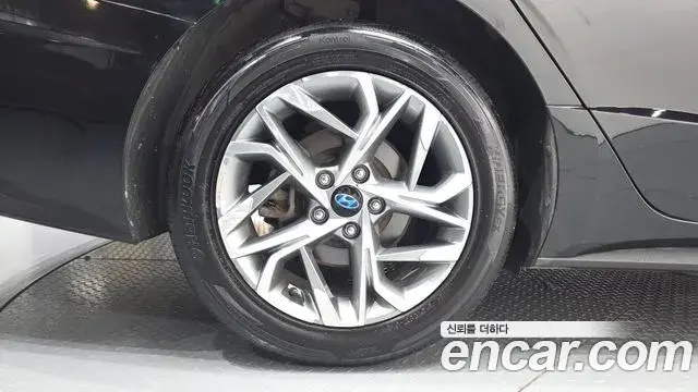 Hyundai Sonata Hybrid 2019 — Şəkil 25/33