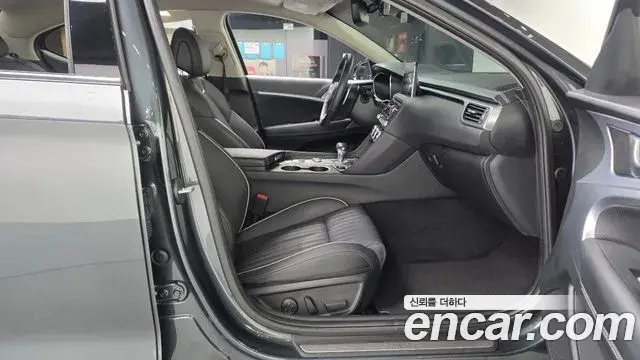 Genesis G70 2019 — Şəkil 30/31