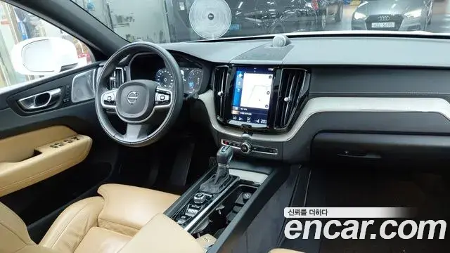 Volvo XC60 2019 — Photo 15/20
