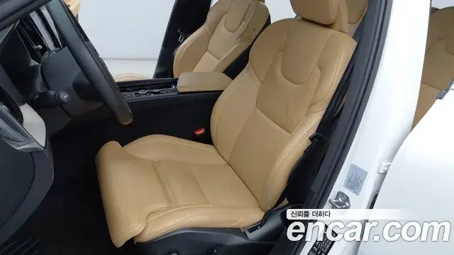 Volvo XC60 2019 — Photo 7/20