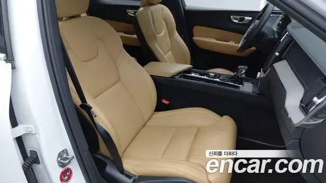 Volvo XC60 2019 — Photo 6/20