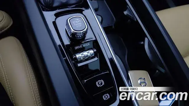 Volvo XC60 2019 — Photo 8/20