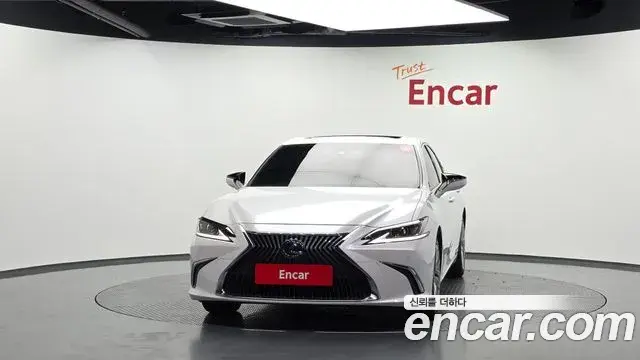 Lexus ES300h 2021 — ფოტო 9/20