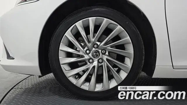 Lexus ES300h 2021 — ფოტო 20/20