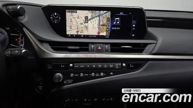 Lexus ES300h 2021 — ფოტო 18/20