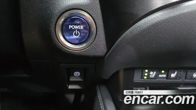 Lexus ES300h 2021 — ფოტო 17/20