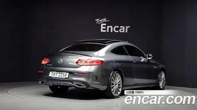 Mercedes-Benz C-Class 2018 — Şəkil 28/33