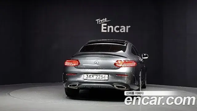 Mercedes-Benz C-Class 2018 — Şəkil 19/33
