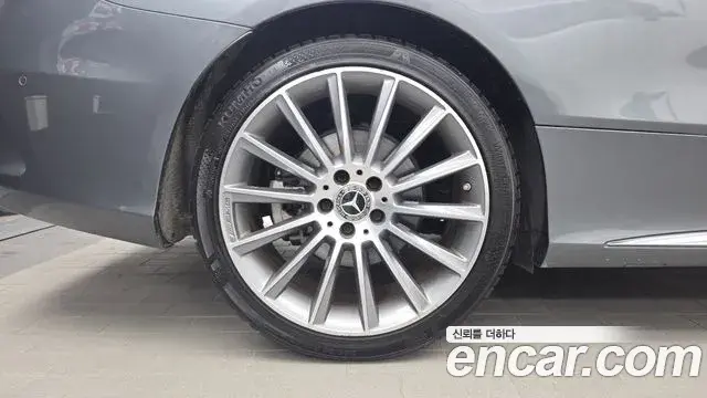 Mercedes-Benz C-Class 2018 — Şəkil 17/33