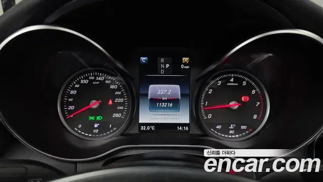 Mercedes-Benz C-Class 2018 — Şəkil 30/33