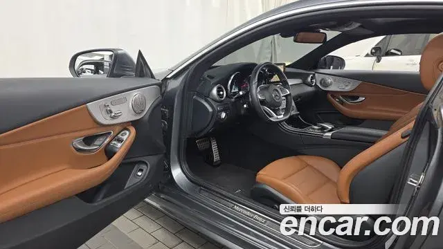 Mercedes-Benz C-Class 2018 — Şəkil 16/33