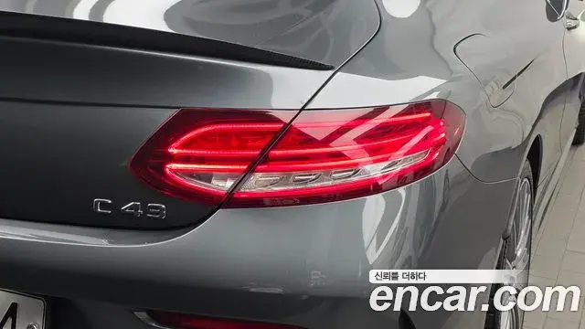 Mercedes-Benz C-Class 2018 — Şəkil 29/33