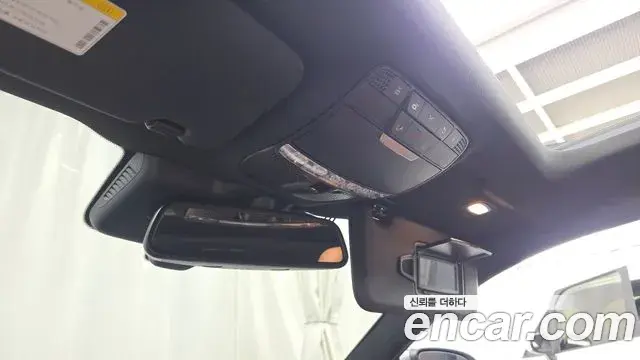 Mercedes-Benz C-Class 2018 — Şəkil 20/33