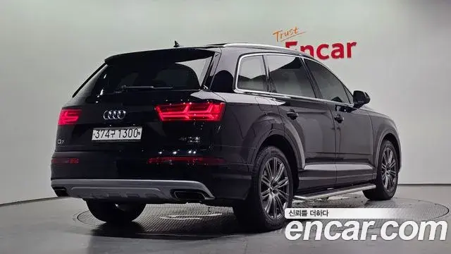 Audi Q7 2019 — Şəkil 5/31