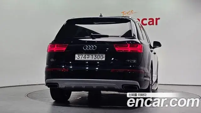 Audi Q7 2019 — Şəkil 3/31