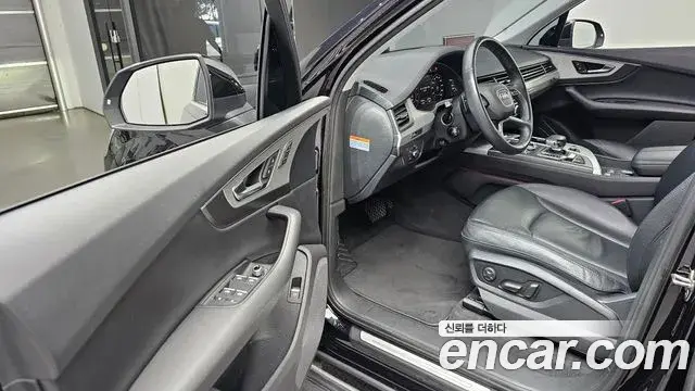 Audi Q7 2019 — Şəkil 11/31