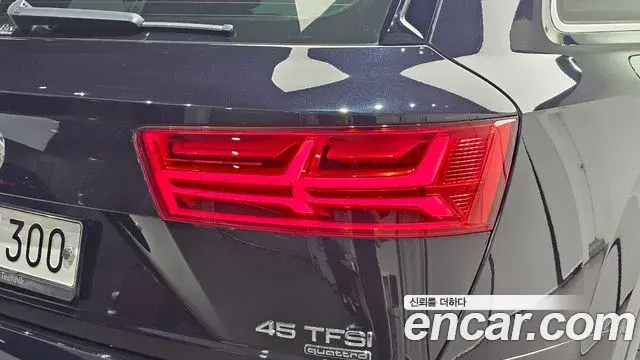 Audi Q7 2019 — Şəkil 13/31