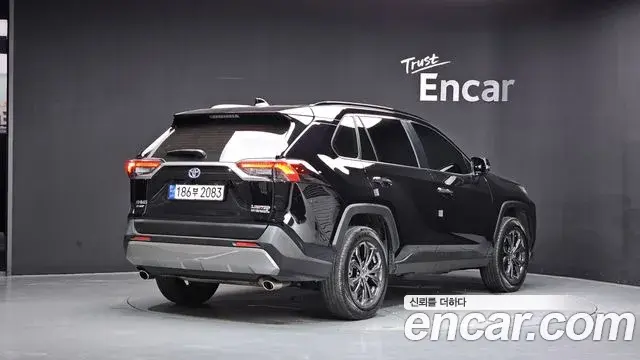 Toyota RAV4 2023 — Şəkil 24/34