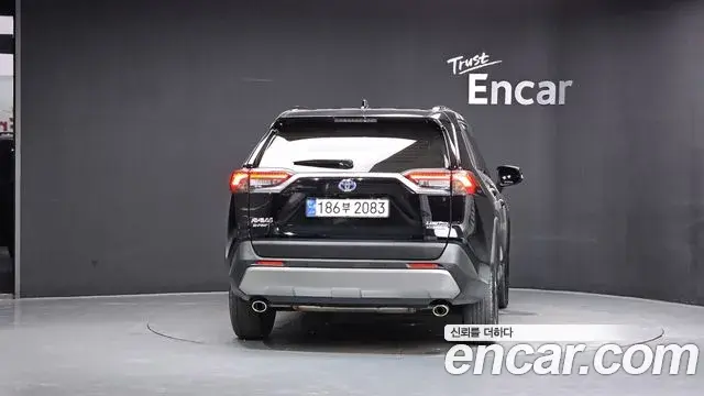 Toyota RAV4 2023 — Şəkil 14/34