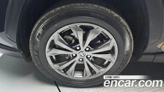 Toyota RAV4 2023 — Şəkil 9/34