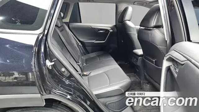 Toyota RAV4 2023 — Şəkil 21/34