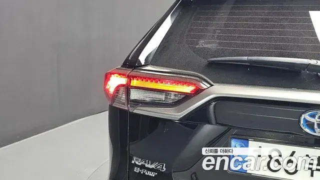Toyota RAV4 2023 — Şəkil 27/34