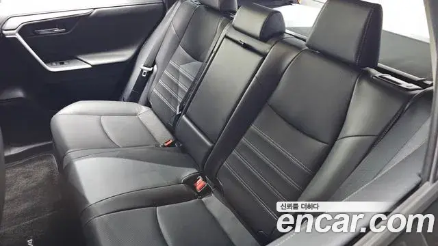 Toyota RAV4 2023 — Şəkil 28/34
