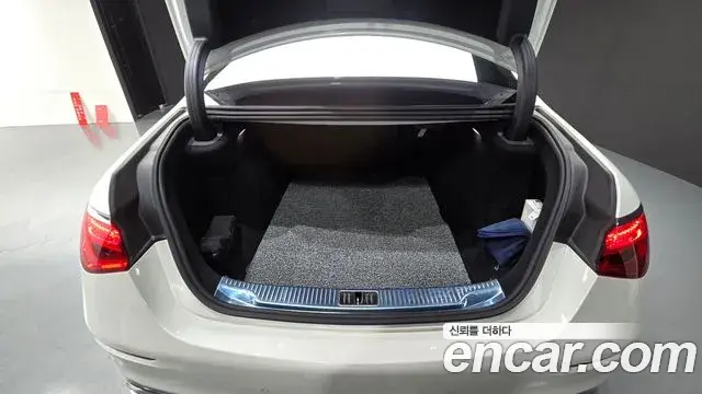 Mercedes-Benz S-Class 2021 — Photo 7/20