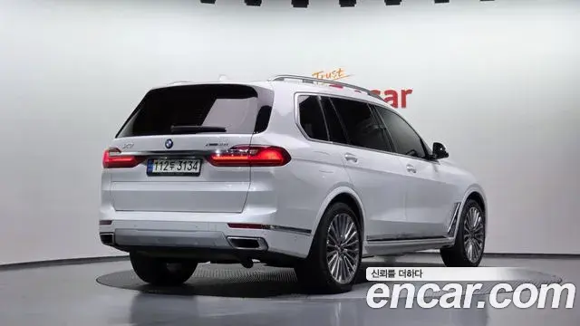 BMW X7 2021 — Фото 1/20