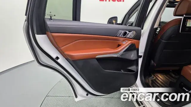BMW X7 2021 — Şəkil 30/39