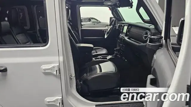 Jeep Wrangler 2019 — Photo 30/31