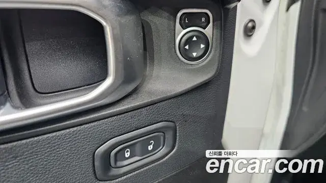 Jeep Wrangler 2019 — Photo 27/31