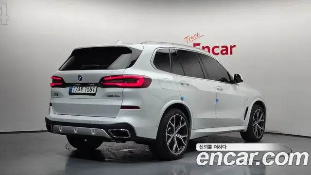 BMW X5 2021 — ფოტო 18/20