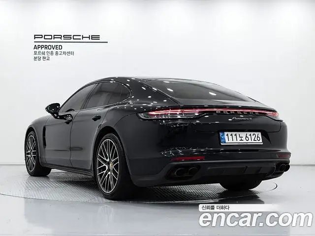 Porsche Panamera 2023 — ფოტო 17/20