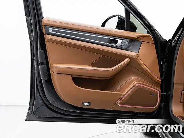 Porsche Panamera 2023 — ფოტო 19/20
