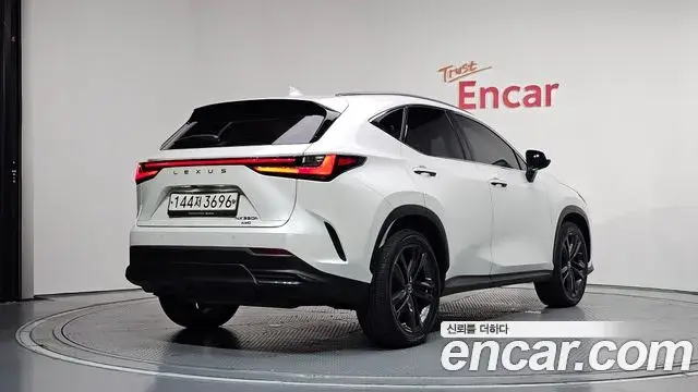 Lexus NX350h 2023 — Фото 2/20