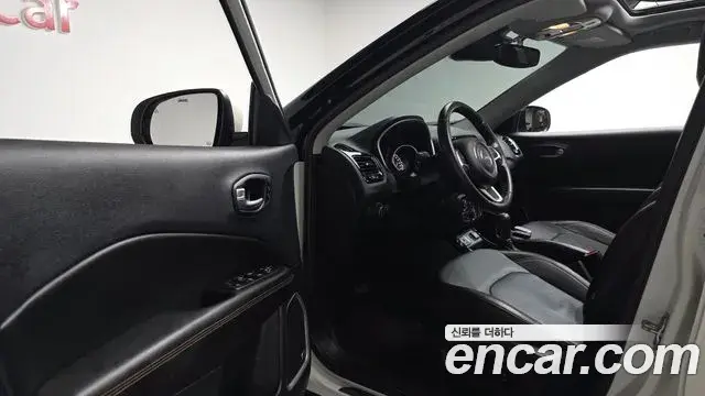 Jeep Compass 2021 — Фото 10/20