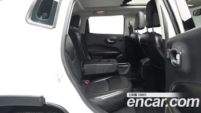 Jeep Compass 2021 — Фото 11/20
